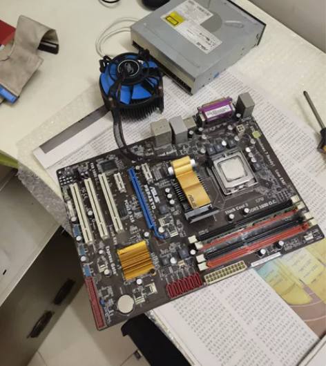 电脑主机，主板。cpu。内存。硬盘。电源！...