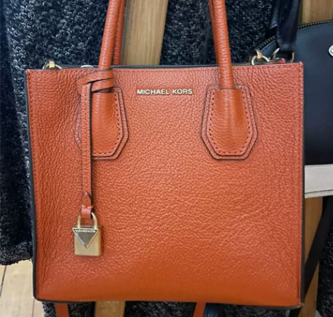 MK 风琴包 锁头包 小号橙色 有三个隔层...