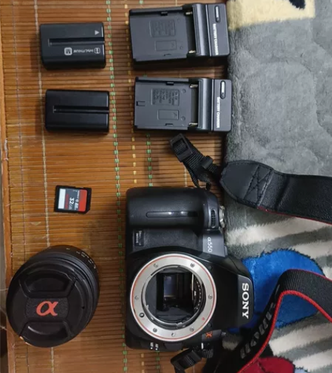 索尼a550单反，一千四百万像素，具体百度...