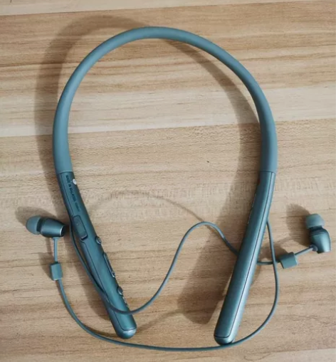 索尼wih700原装的，正品耳机全新的，包...