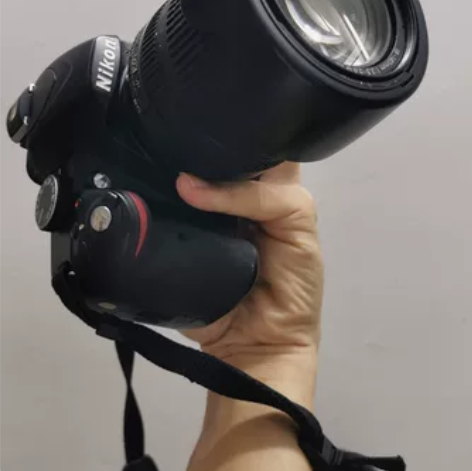 本人急出售一台9成新左右的尼康D3200单...