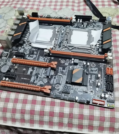 刚拆机x79双路主板，有鲁大师图 当杂牌处...