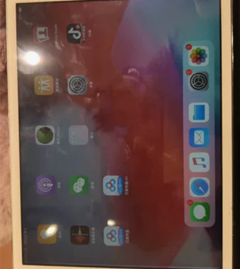 iPad mini2,屏幕有频闪,触屏没问...