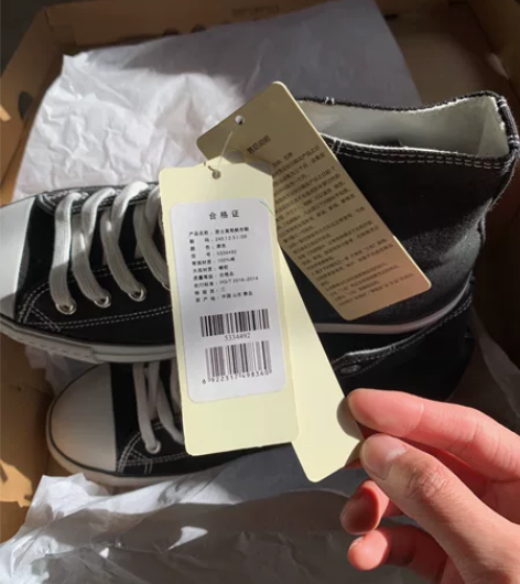 收拾闲置物品发现，帆布鞋全新，闲置。 品牌...