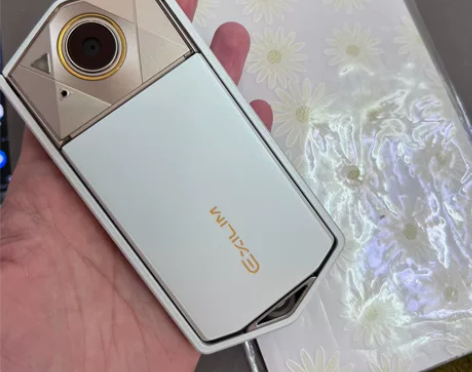 卡西欧tr700 白色 全新 电池和内存卡...