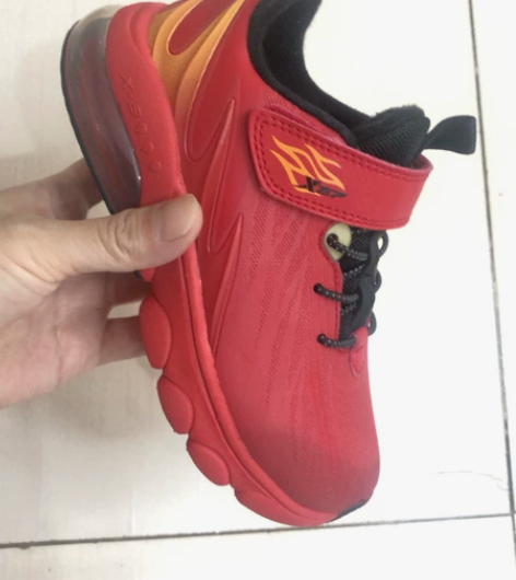 特步皮面秋款鞋27到33码，没有鞋盒，特价...