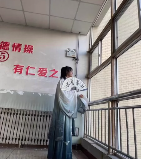 在第一个学期刚入手，之后就没有再穿过 是滕...