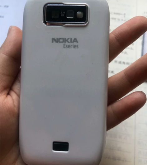 诺基亚E63学生机，老年机，我以前都是拿它...