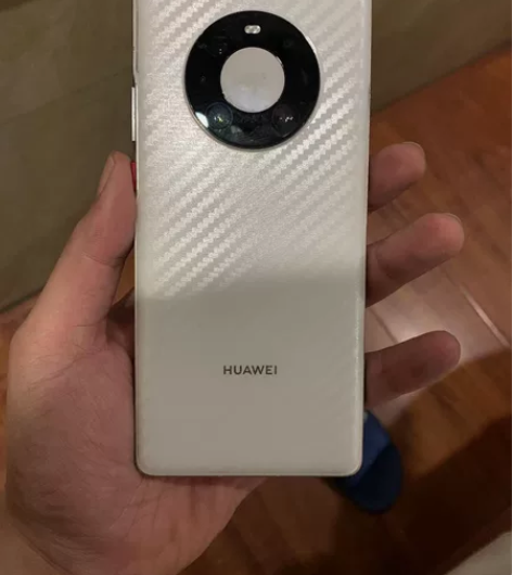 因换手机出一台白色8+256华为mate4...
