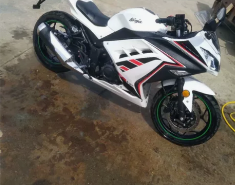 250小忍者公路赛摩托车，成色99新，手续...