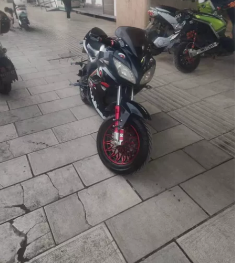九成新高配小爬。车况特别精品。铝合金钢圈。...