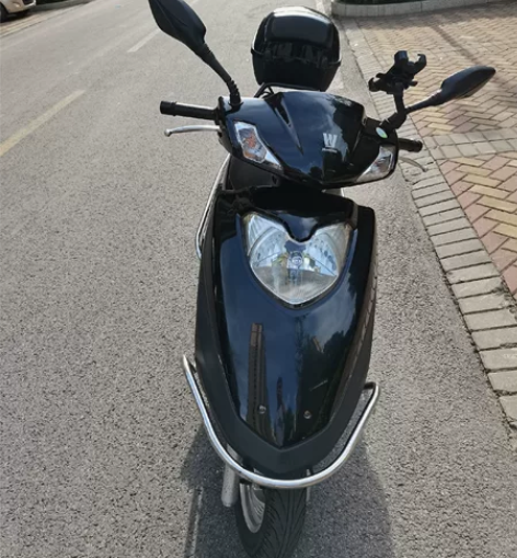 豪爵踏板电喷摩托车，自己上下班代步，无暴力...