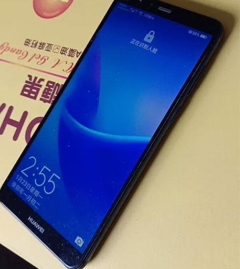 华为畅享8plus，除了后两个图中两处磕碰...