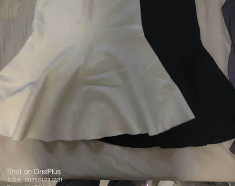 全新针织弹力鱼尾裙，均码的，一黑一奶白两件...