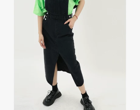 赛小懒黑色牛仔吊带连衣裙女夏港风夏季盐系复...
