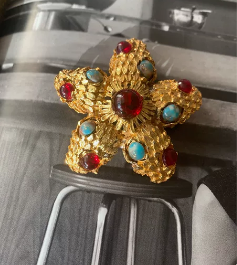 Vintage彩宝鎏金胸针吊坠两用，细节纹...
