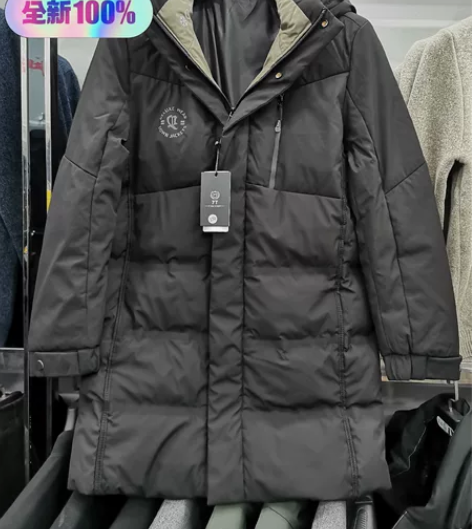黑色中长款男士羽绒服，帽子可拆卸，实体店断...