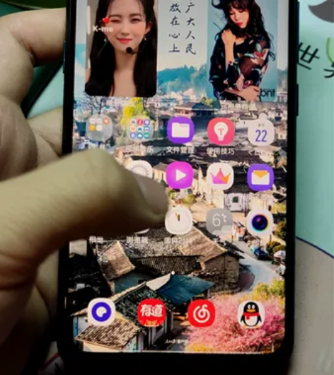 vivo Z5x，内存4+64G，骁龙71...