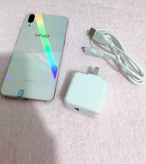 二手九成新vivoX23幻彩晨曦6+128...