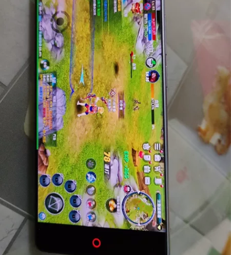 努比亚z11手机，功能正常。打游戏看视频上...