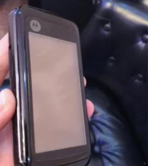 摩托罗拉MT810 翻盖手机，全屏前翻盖为...
