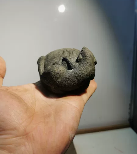 青石小老鼠偷钱袋镇纸~168包邮 《西门咸...