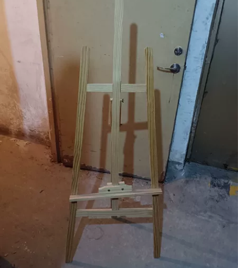 木制画架,20元一个,可调节,差不多1.6...