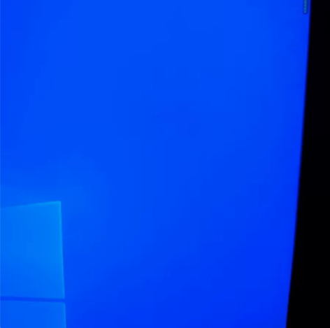 机械革命x8ti笔记本屏幕微瑕,有点水印看...