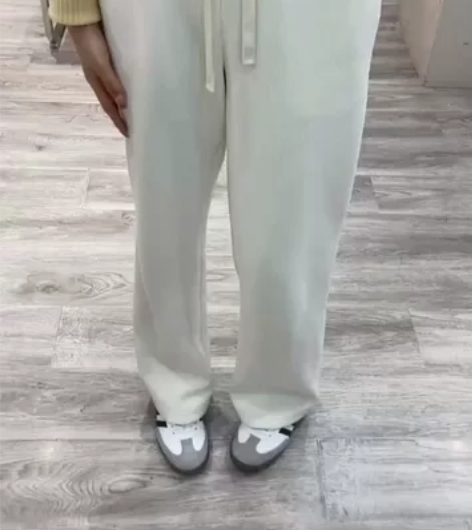 白色加绒裤子，刚买的，带牌还在。s，150...