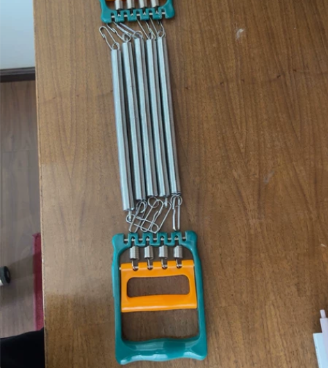 二手扩胸器(怀旧）包邮只限本地 感兴趣的话...