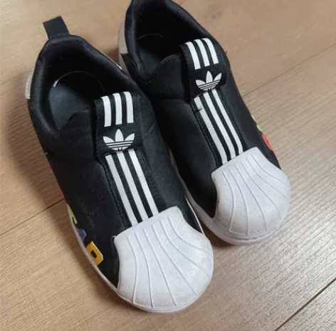 购于阿迪专柜13K，鞋子没洗拍摄，发货前都...