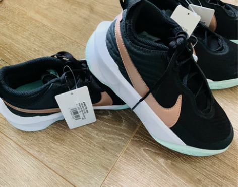 耐克Nike大童运动鞋 全新正品。尺码3....