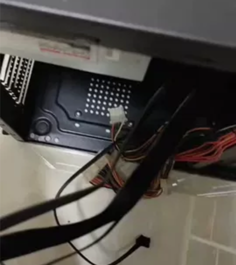 机箱，九成新，20－40都有，全是品牌机箱...