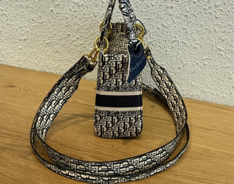 香港品牌真皮女包2022新款高级感字母绣花...