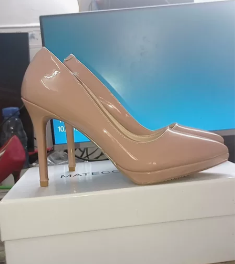 全新真皮39码防水台高跟鞋亮光单鞋 全新有...