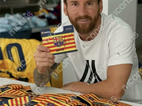 梅西亲笔签名的巴萨俱乐部队长袖标  关于真...