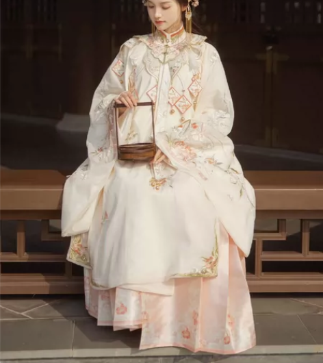 代购玉术家的花团酥,有积攒送的云肩。可直拍...