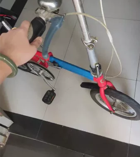 可全折叠的自行车。 方便，好骑行，没有任何...