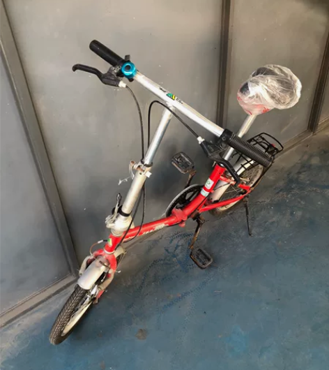 阿米尼16寸折叠自行车，九成新很好骑，自取...