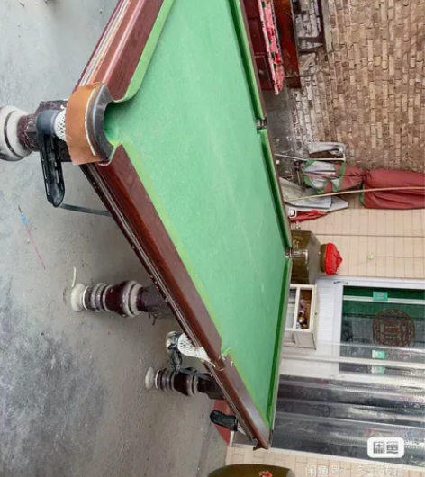 因门口门面转让，有台球桌一个，杆子两个支架...
