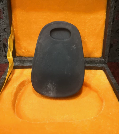 精品行囊砚——老坑素砚 产地：广东肇庆 坑...
