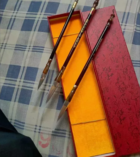 兼毫三支带盒与不带盒 兼毫毛笔，35元一盒...