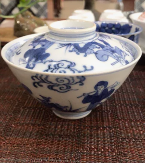 日本老手绘青花盖碗一个有金缮，很好用，特价...