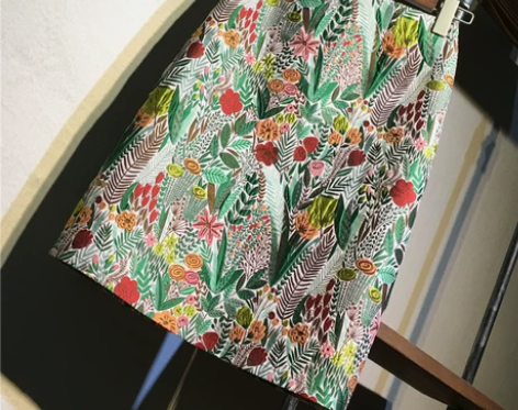 碎花半身裙子女秋中长直筒港风2020新款轻...