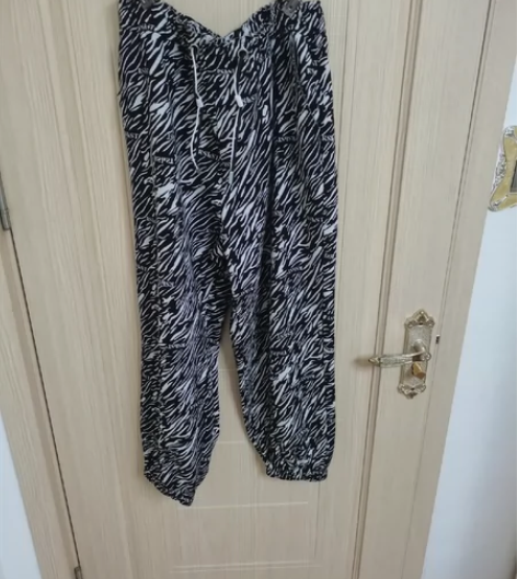 松紧腰豹纹休闲裤 感兴趣的话点“我想要”和...