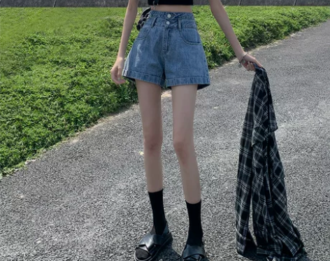 【礼遇价】超高腰双扣牛仔短裤女卷边2021...