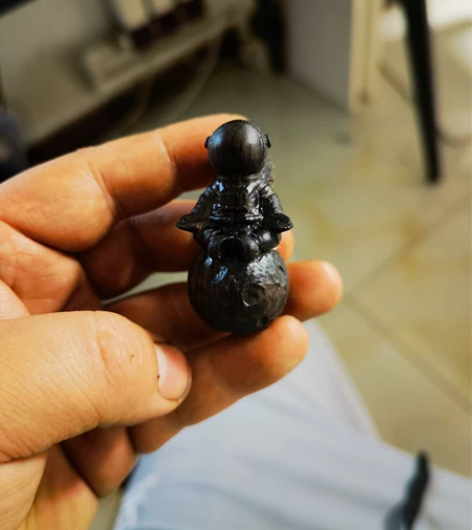 黑檀木制作的星球宇航员,木雕,圆雕,可爱宇...