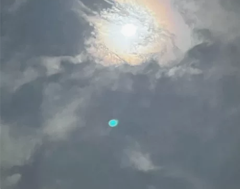 出妖舞耳机粉色跟蓝色都是3s 没有大瑕疵跟...