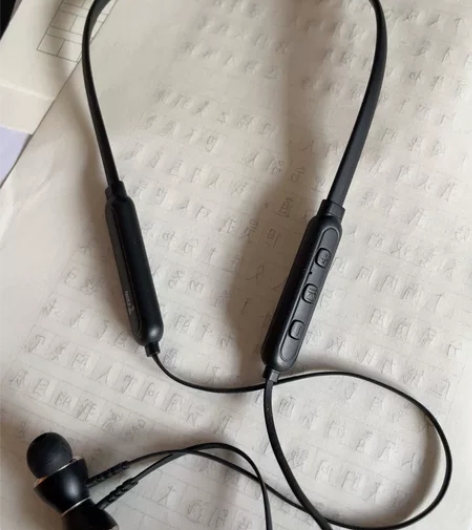 蓝牙耳机 运动挂脖式耳机 拆封未使用 感兴...