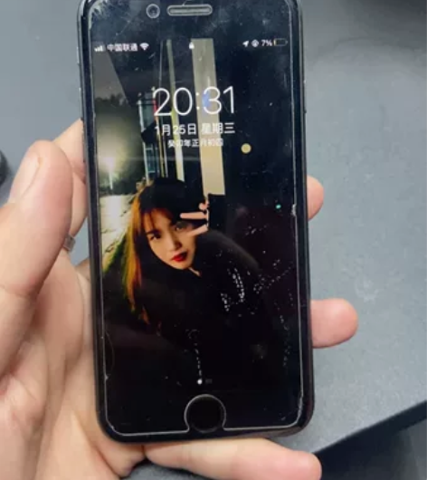 自用苹果8 国行64g 手机还很新 一直带...
